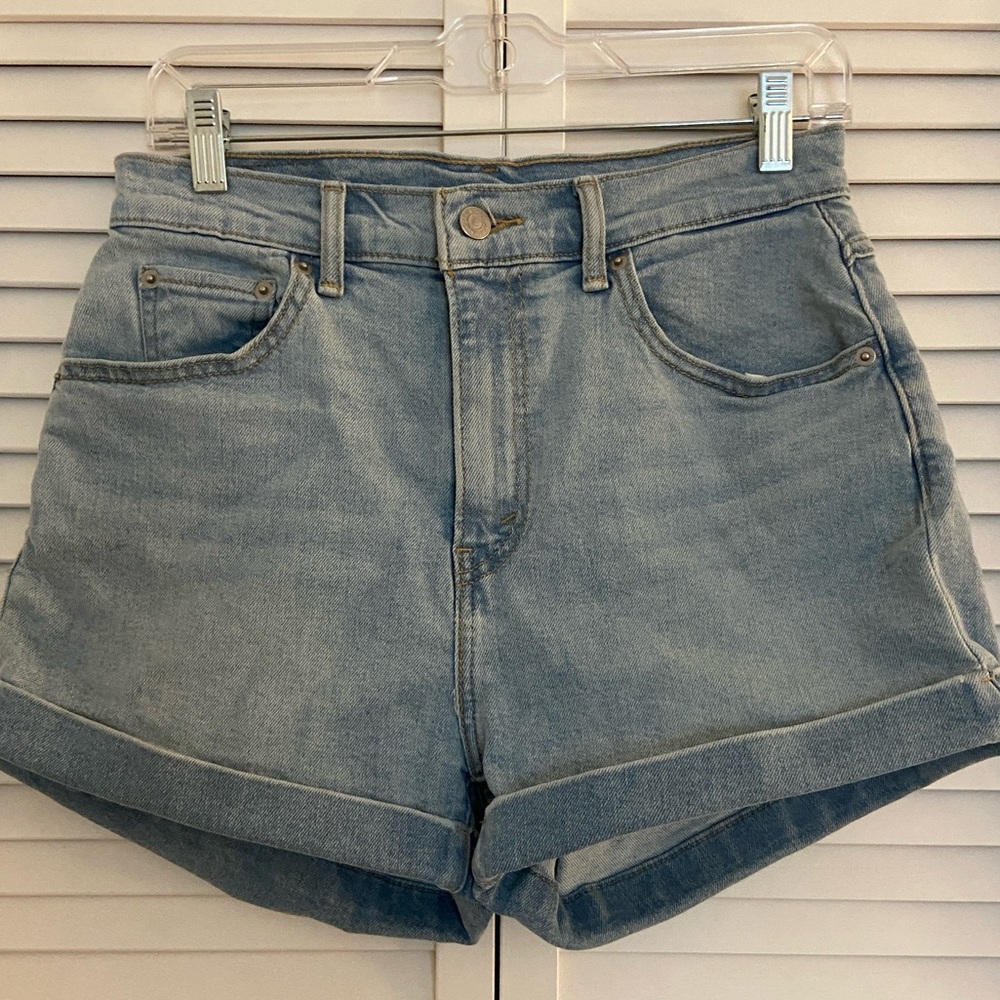 NWOT Levi’s High Rise Mom Short
